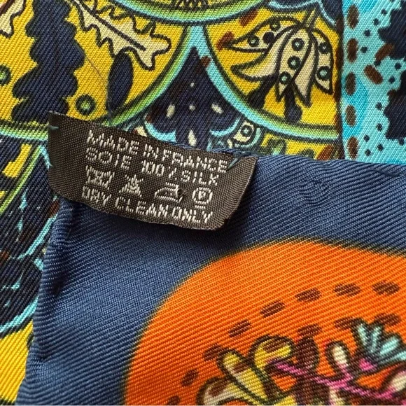 HERMES Pique Fleuri de Provence by Christine Henry Silk Scarf - Picture 8 of 11